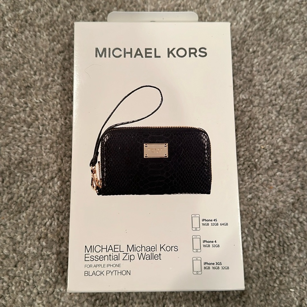 Michael Kors Essential Zip Wallet